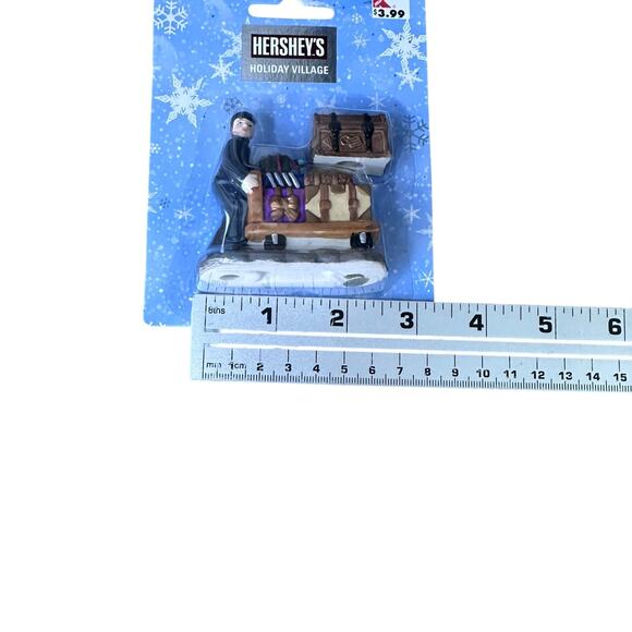 Hershey's Holiday Village Train Cocoa Bean Crates & All Aboard Figurines Lot 4 - Picture 7 of 7